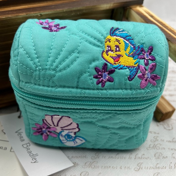 NWT Vera Bradley Little Mermaid Small
Treasure Chest Case Sold Out - Picture 8 of 11